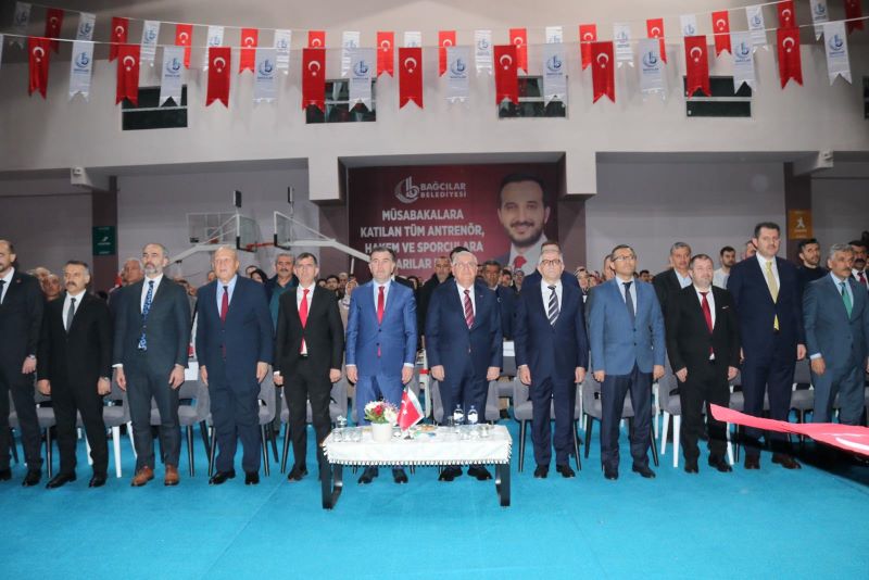 VALİMİZ SAYIN MUSTAFA ELDİVAN,  İSTANBUL BAĞCILAR’DA DÜZENLENEN 21 ŞUBAT KURTULUŞ GECESİ’NDE BAYBURTLU HEMŞEHRİLERİMİZLE BİR ARAYA GELDİ